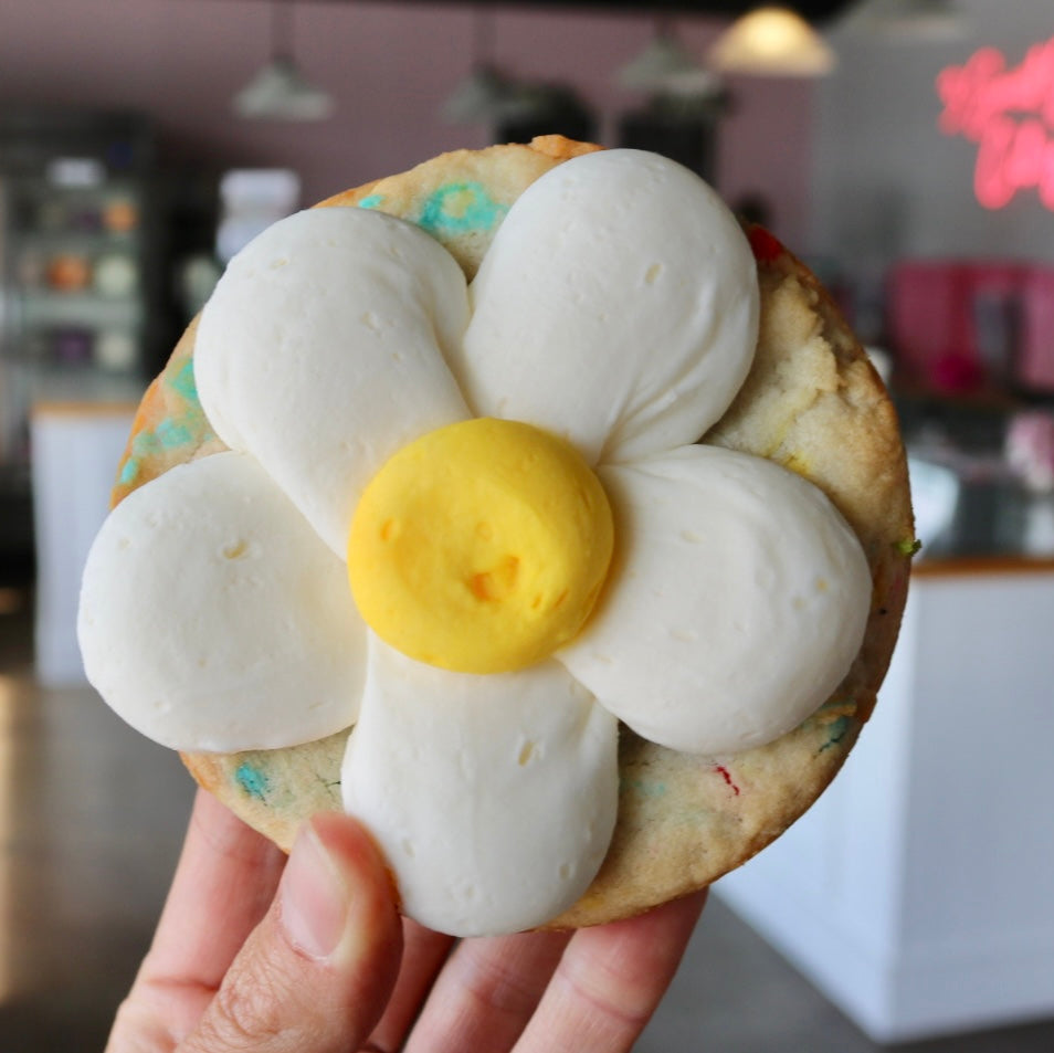 Daisy Mini Sugar Cookie Cake