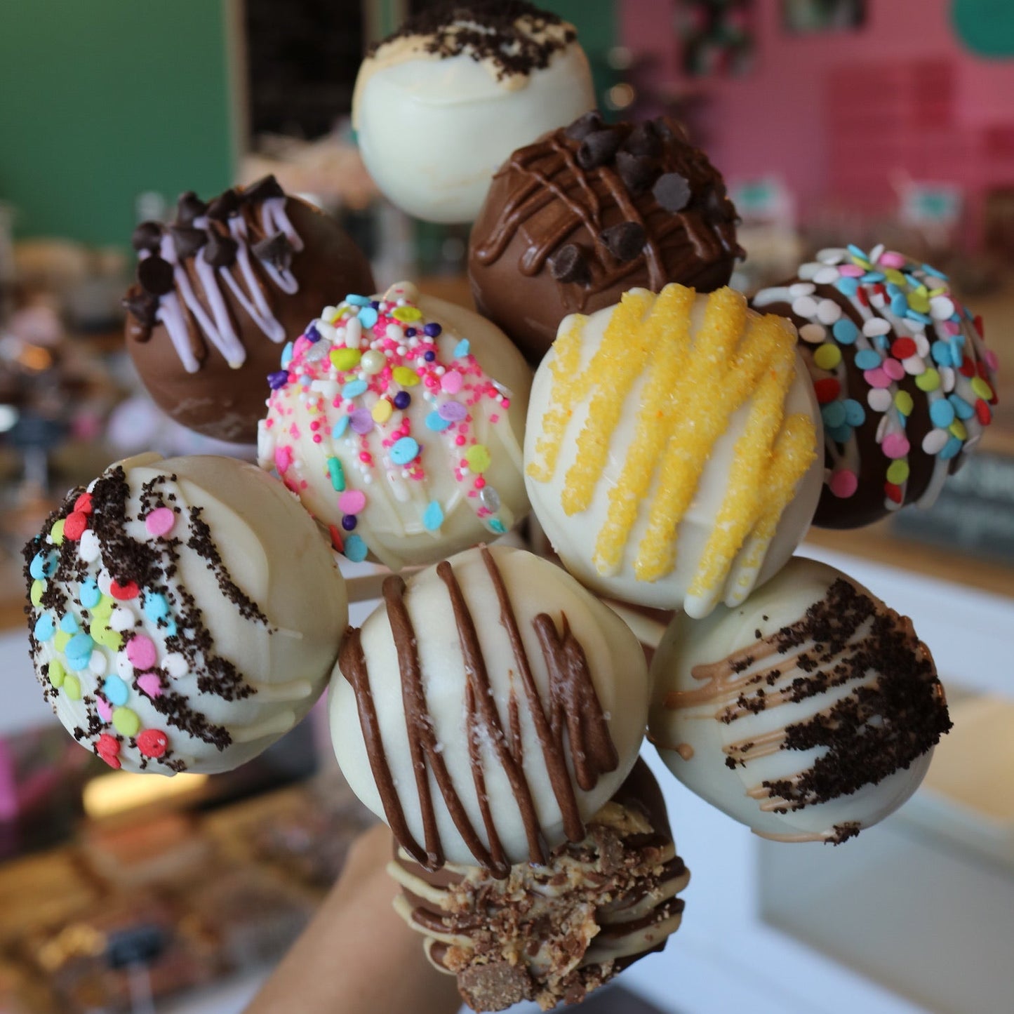 Assorted Cake Pops- Half Dozen