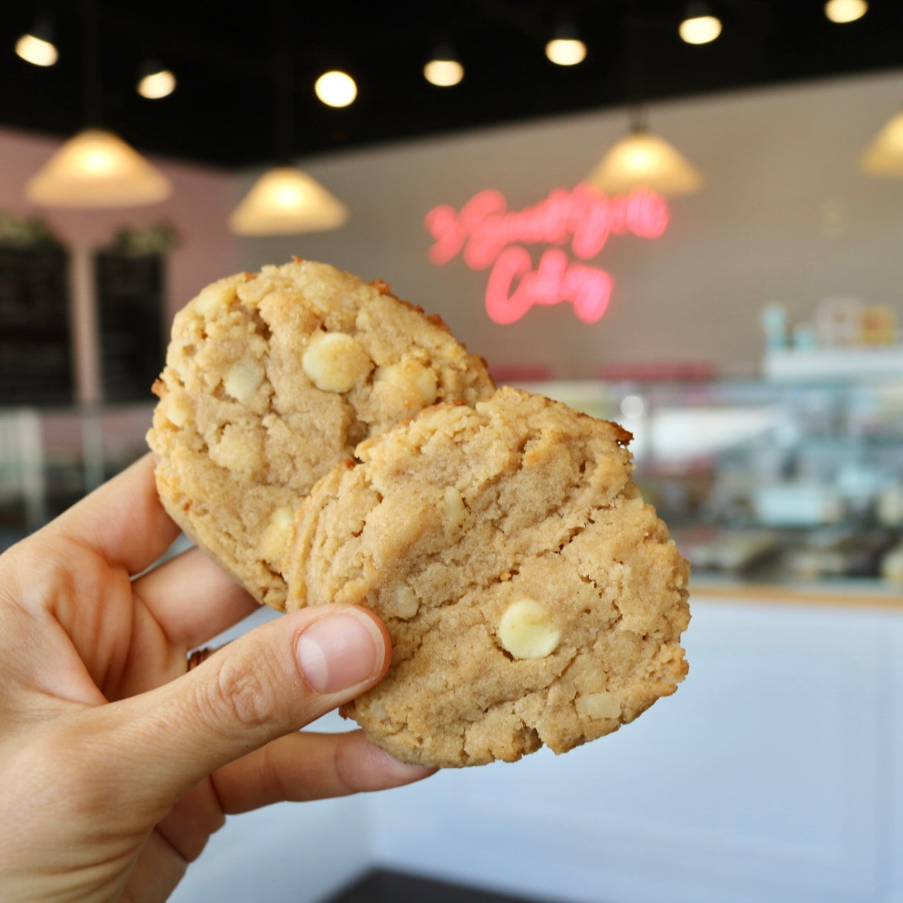 Keto White Chocolate Macadamia Nut Cookies