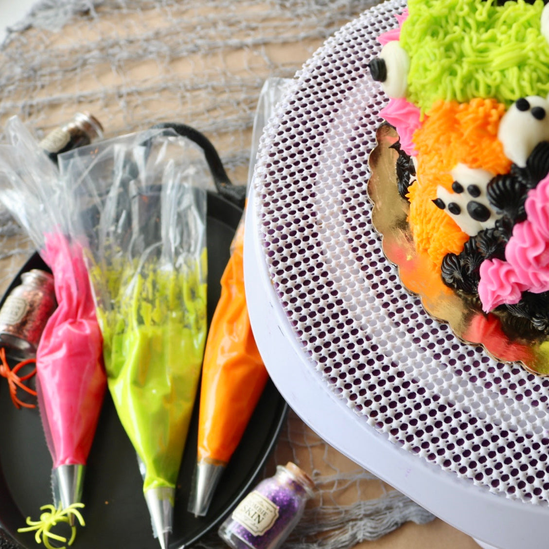 Intro to Cake Decorating + Spooky Halloween Textures- October 7, 2026